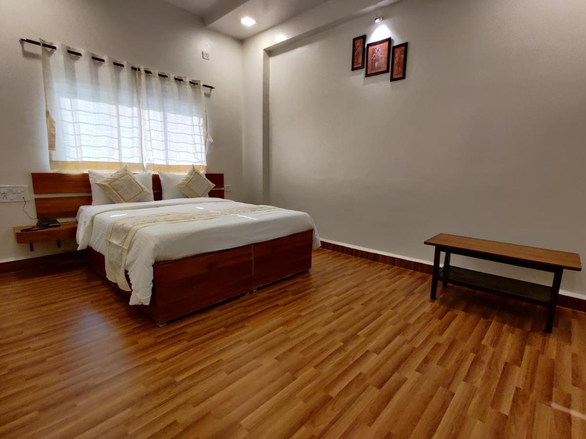 Hotel Surya Grande Kudal  Exterior foto
